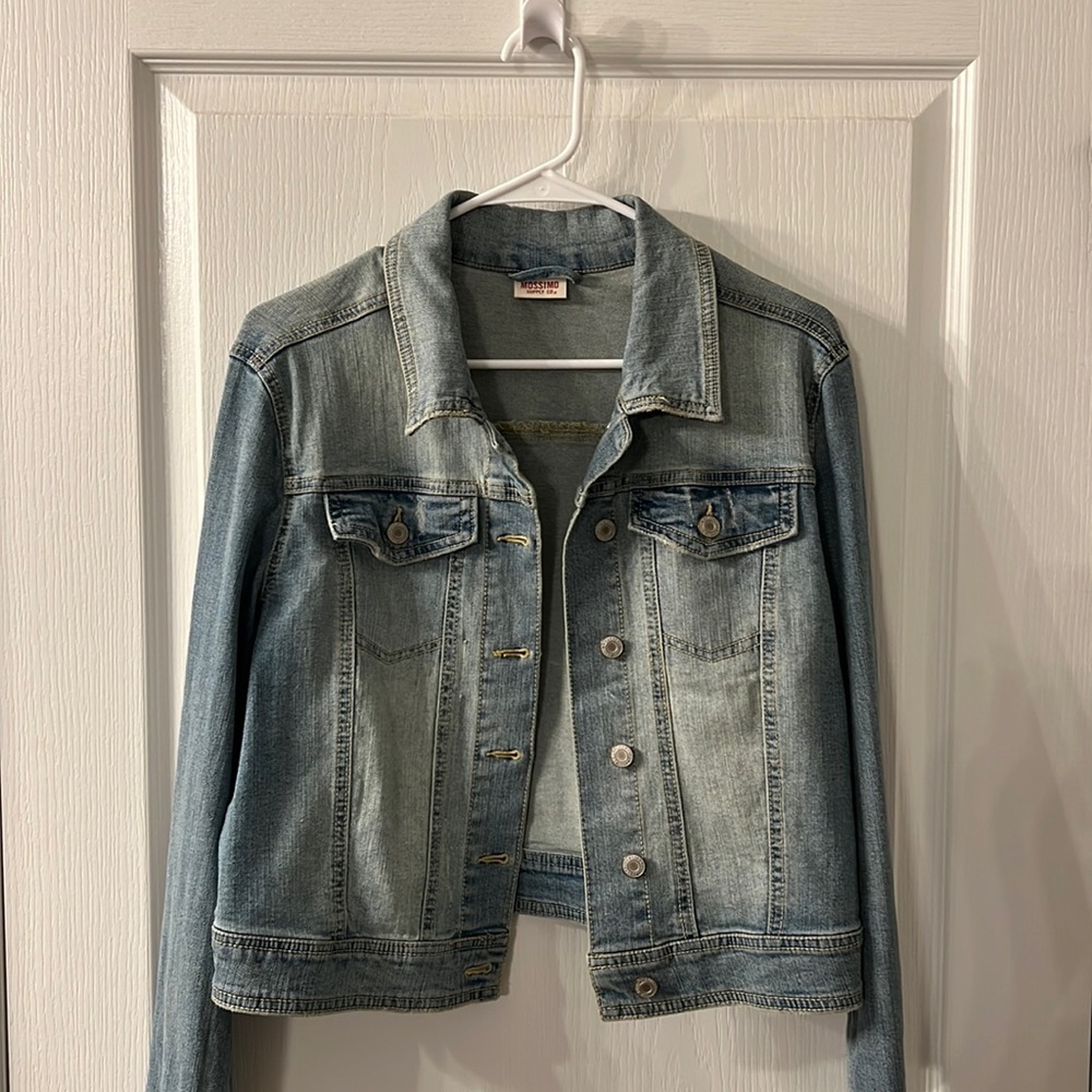 Mossimo Brand Crop Jean Jacket Size Large! Excellent Condition.